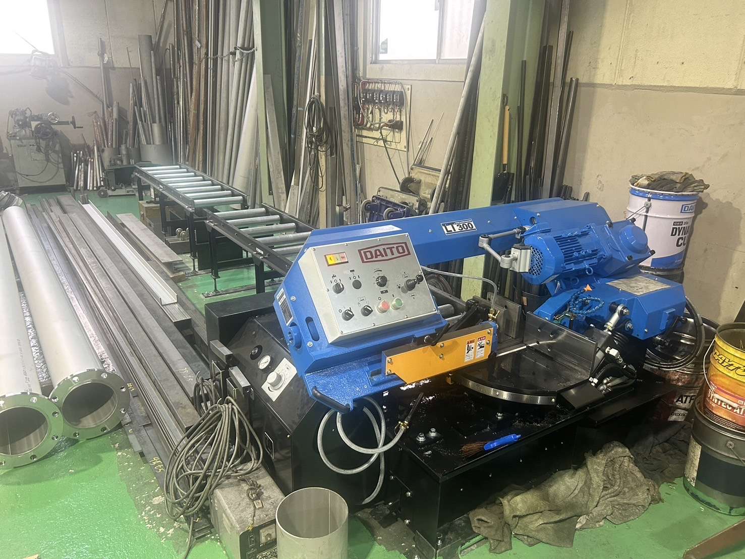 新規設備投資としてバンドソーを導入しました。